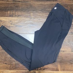 Lululemon train times. Excellent condition. 7/8. Mesh on the side